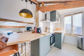 Kühlschrank, Mikrowelle, Ofen, Geschirrspüler