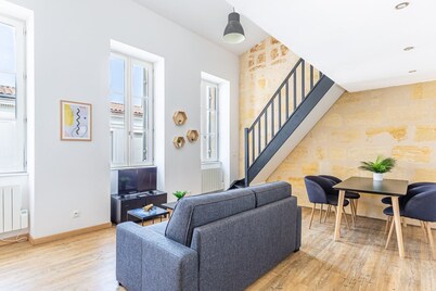 Beautiful apartment with Parking at Bordeaux