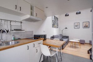 Fridge, microwave, coffee/tea maker, toaster - Charming little townhouse Bordeaux Talence (Talence)