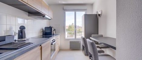 Fridge, microwave, oven, dishwasher