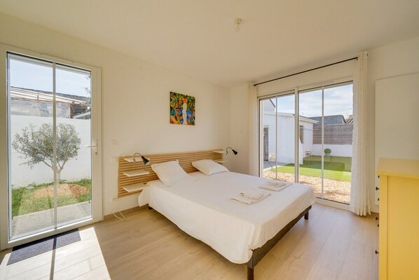 2 bedrooms, desk, iron/ironing board, Internet - Lovely house Bordeaux Cenon with garden (Cenon)