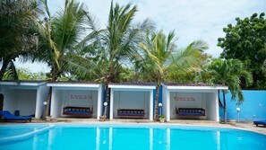 Outdoor pool - Lux Suites Diani Holiday Villas  (Diani Beach)