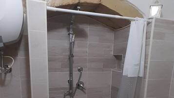 Superior-Suite | Badezimmer | Kostenlose Toilettenartikel, Haartrockner, Bidet, Handtücher