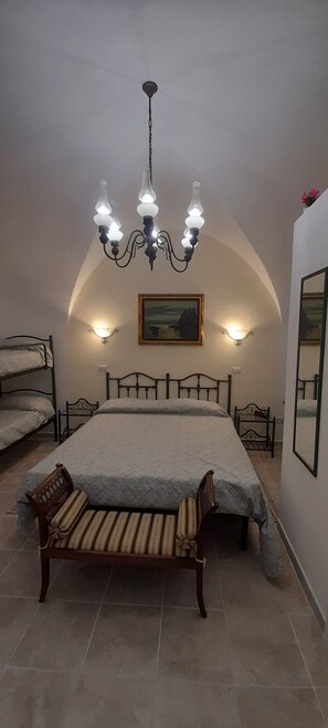 Superior Suite | Premium bedding, down comforters, memory foam beds, in-room safe - I Cappuccini B&B (Sorso)