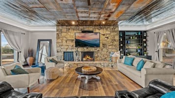 TV, fireplace