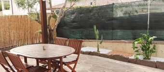 Three-room apartment with large garden 5 minutes from the beach "La Capannizza"