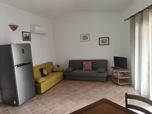 Smart TV - Three-room apartment with large garden 5 minutes from the beach "La Capannizza" (San Lorenzo)