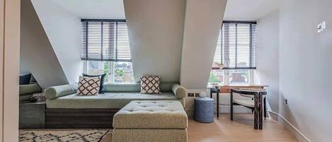 Téléviseur, bureau