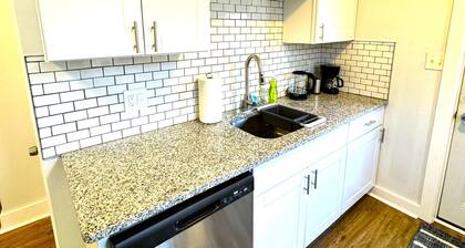 Modern Cozy walk up with King Bed