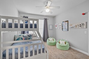 2 bedrooms, desk, iron/ironing board, travel crib - Discover Magic! 2-Bed Apartment near Walt Disney World Resort - 9 min (Kissimmee)