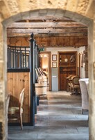 供应早餐、午餐和晚餐