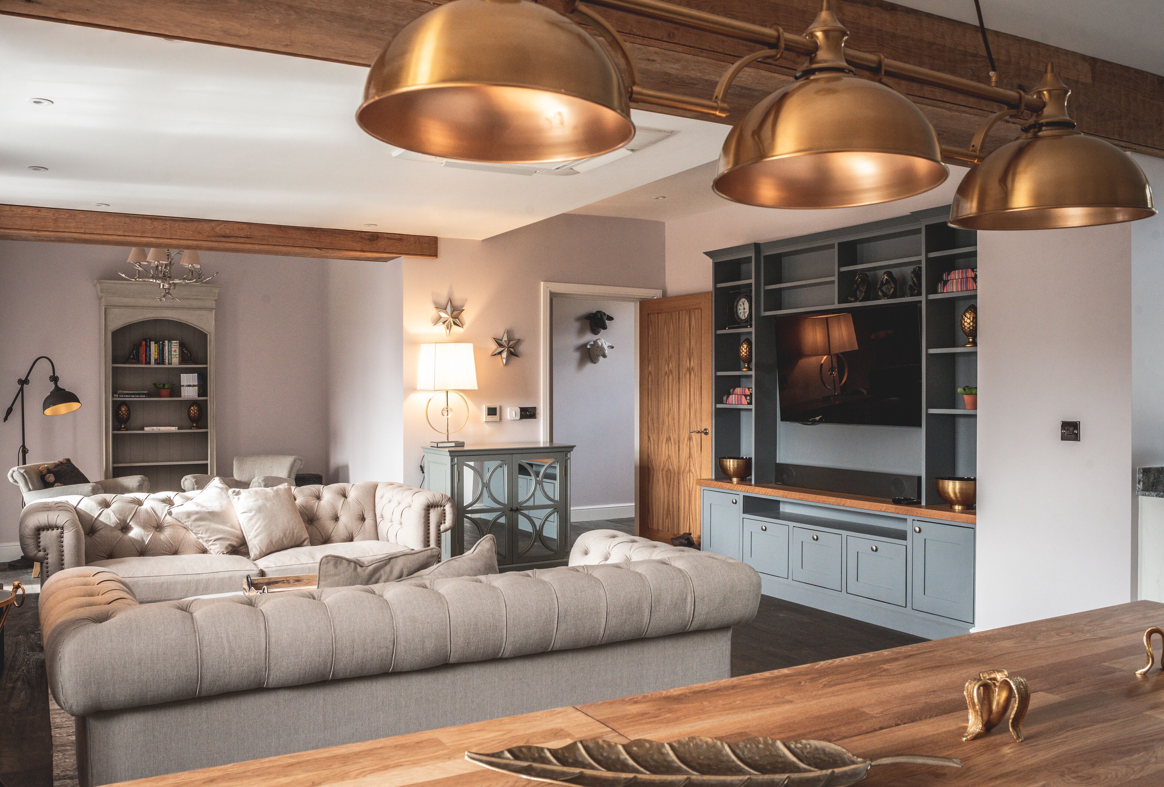 ハウス | リビング エリア | 32 インチのテレビ (デジタル放送視聴可)、プリンター