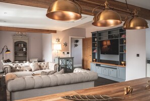 House | Living area | 32-inch TV with digital channels, printers - The Saddle Room Restaurant (Leyburn)