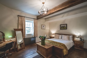 Deluxe Double Room | 3 bedrooms, individually decorated, individually furnished