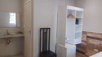 Comfort Double or Twin Room, 1 Bedroom, Ensuite | 1 bedroom, free WiFi, bed sheets