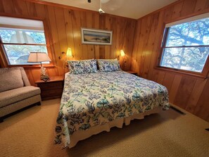 4 bedrooms, desk, iron/ironing board, free WiFi