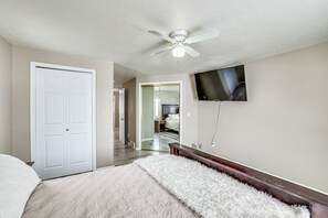 Apartment (2 Bedrooms) | Interior - 5 Mi to Ski Resort: Mtn-view Townhome in Dillon (Dillon)