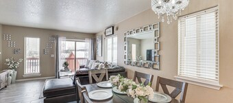 5 Mi to Ski Resort: Mtn-view Townhome in Dillon