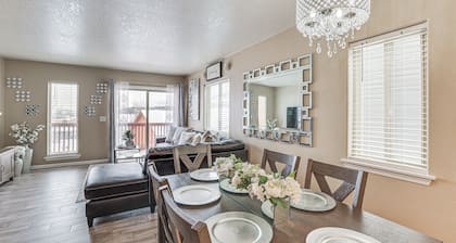 5 Mi to Ski Resort: Mtn-view Townhome in Dillon