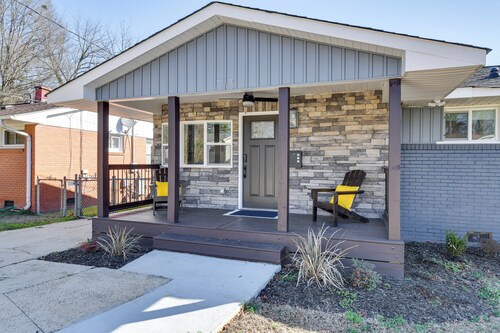 Newly Updated Home ~ 3 Mi to Downtown Charlotte!