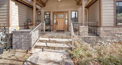 Pine Mountain Club Cabin w/ Private Deck & Views!