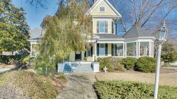 House (4 Bedrooms) | Front of property