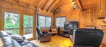 Cozy Mi-wuk Village Cabin: 18 Mi to Dodge Ridge!