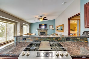 Interior - 13 Mi to Winter Park: Mtn-view Granby Cabin (Tabernash)