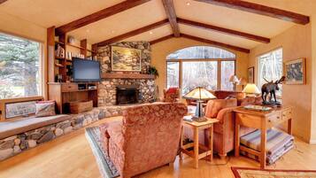 House (4 Bedrooms) | Interior