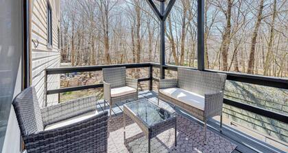 Lake & Pool Access: Poconos Retreat in Tobyhanna!