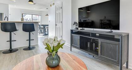 1 Mi to Beach: Cozy Grand Strand Townhome!