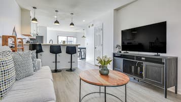 Apartment (2 Bedrooms) | Front of property