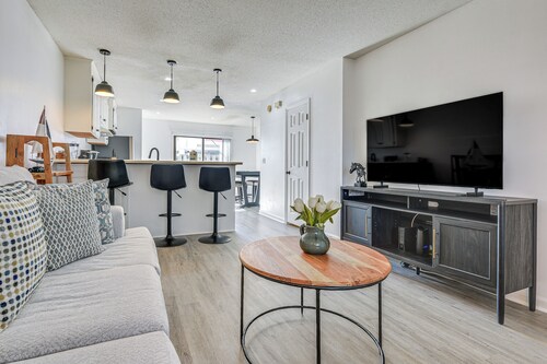 1 Mi to Beach: Cozy Grand Strand Townhome!