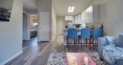 Ideally Located Palm Harbor Condo: Walk Downtown!