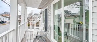 Bright Milford Beach House w/ Outdoor Shower