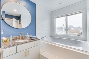 Bathroom - Bright Milford Beach House w/ Outdoor Shower (Milford)