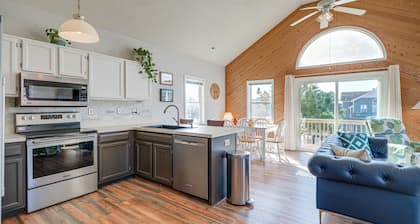 Charming Nags Head Retreat: Half-mi to State Park!