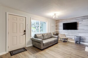 Interior - Wildwood Condo: Community Pool, Walk to Beach! (North Wildwood)