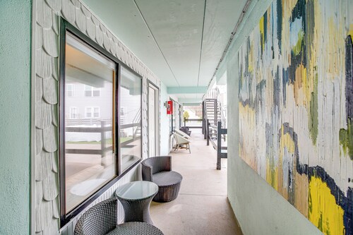 Wildwood Condo: Community Pool, Walk to Beach!