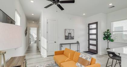 Modern Houston Vacation Rental, 8 Mi to Downtown!