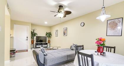 Houston Condo w/ Pool Access ~ 1 Mi to NRG Stadium