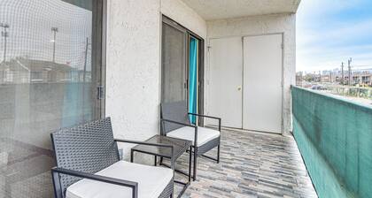 Houston Condo w/ Pool Access ~ 1 Mi to NRG Stadium