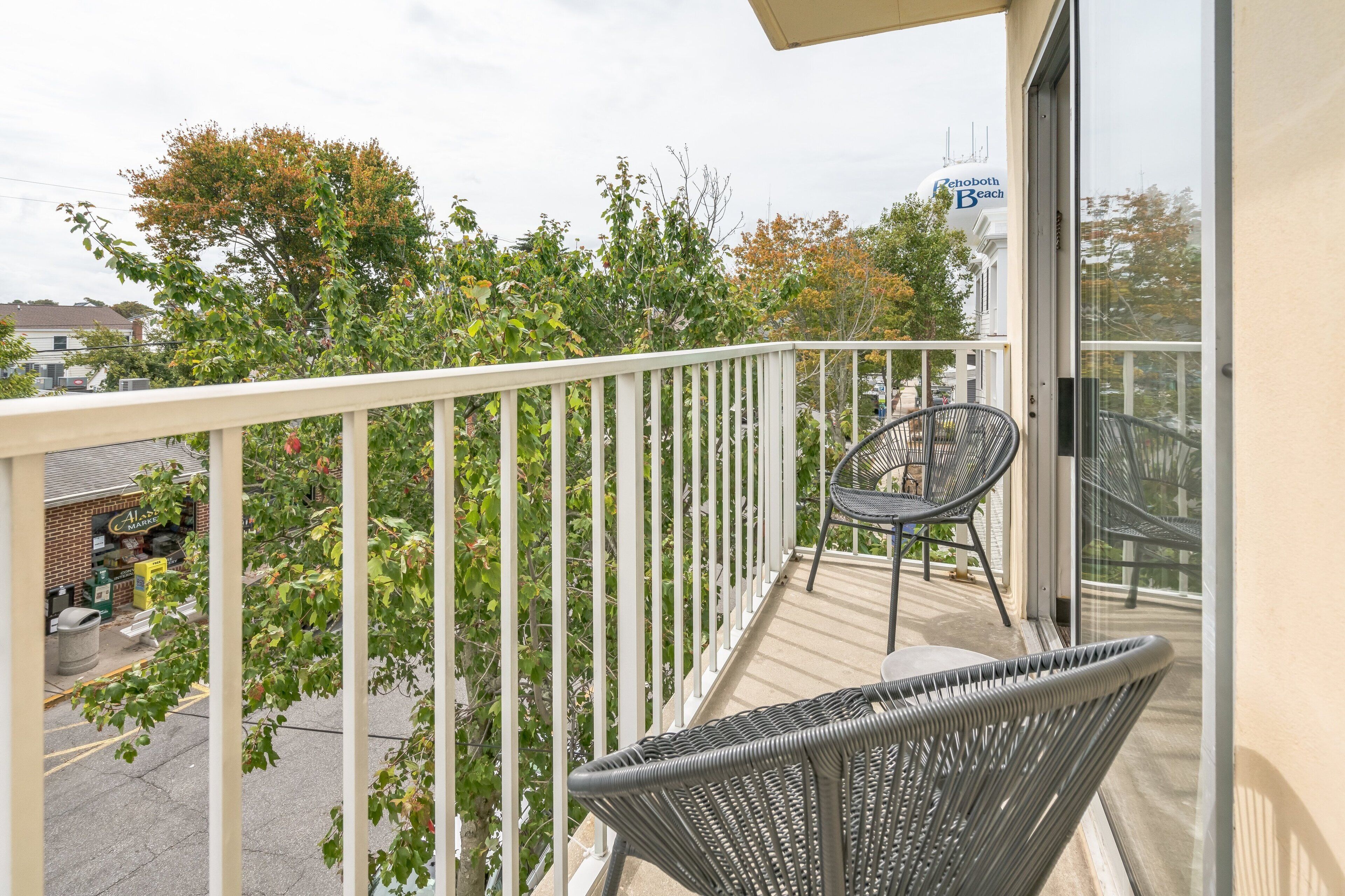 Room, 2 Bedrooms | Property grounds