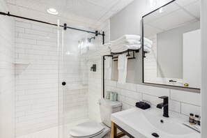 Room, 2 Bedrooms | Bathroom | Shampoo - Cape Suites Motel (Rehoboth Beach)