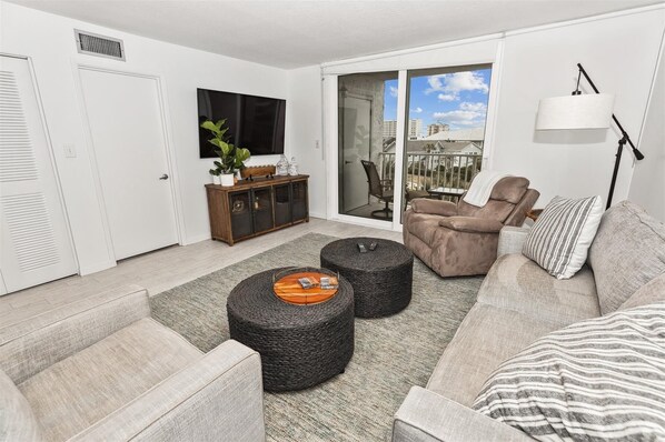 Condo, 2 Bedrooms | Living area