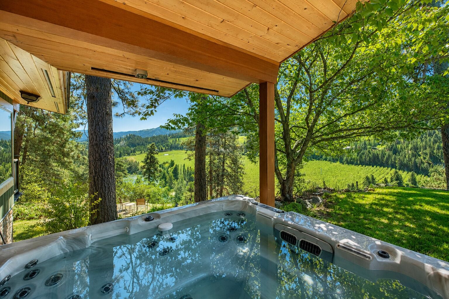 House, 4 Bedrooms | Outdoor spa tub