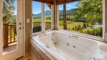 Cabin, 4 Bedrooms | Interior