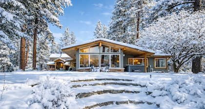 River Heights Home 3 Bedroom Cabin by RedAwning