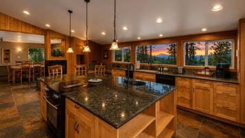 House, 4 Bedrooms | Private kitchen | Fridge, coffee/tea maker, electric kettle, toaster