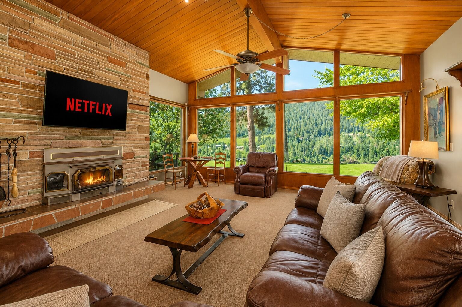 House, 4 Bedrooms | Living area | Streaming services